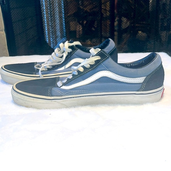 Vans - Picture 3 of 7